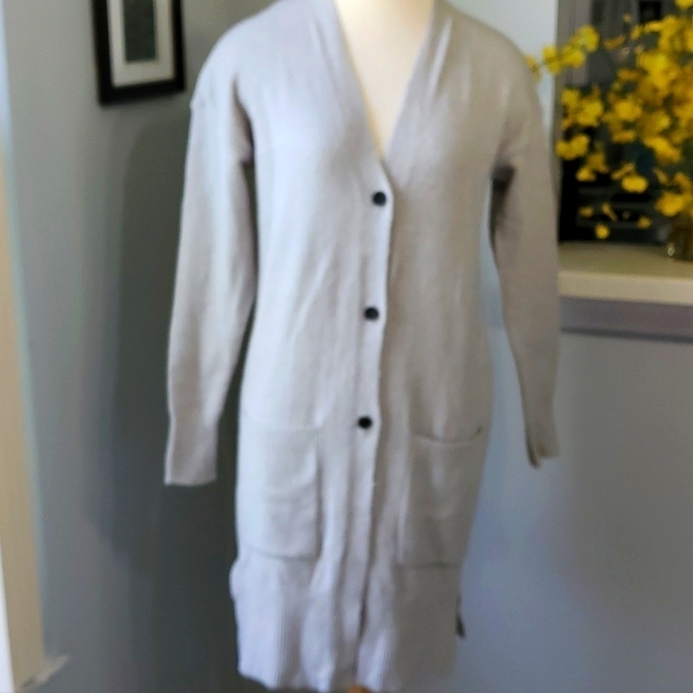 TRUE CRAFT, NWT‎ gray lightweight coat sweater. Super soft. Size XS.